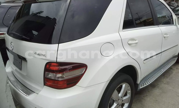 Ra Àlòkù Mercedes‒Benz ML–Class funfun Ọkọ̀ in Accra ni Greater Accra Ra Àlòkù Mercedes‒Benz ML–Class funfun Ọkọ̀ in Accra ni Greater Accra