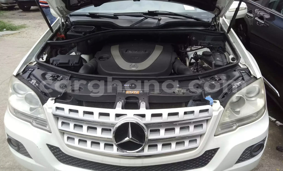 Ra Àlòkù Mercedes‒Benz ML–Class funfun Ọkọ̀ in Accra ni Greater Accra Ra Àlòkù Mercedes‒Benz ML–Class funfun Ọkọ̀ in Accra ni Greater Accra