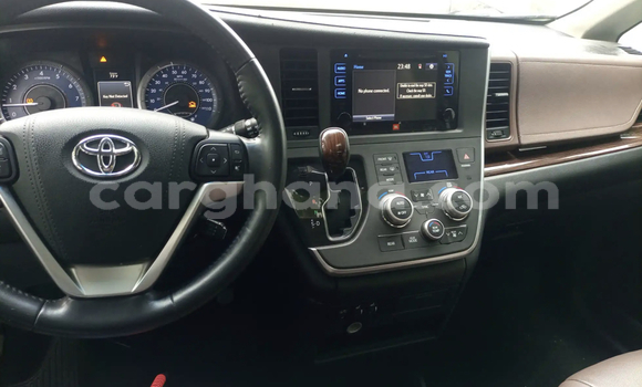 Sayi Na hannu Toyota Sienna Brown Mota in Accra a Greater Accra Sayi Na hannu Toyota Sienna Brown Mota in Accra a Greater Accra