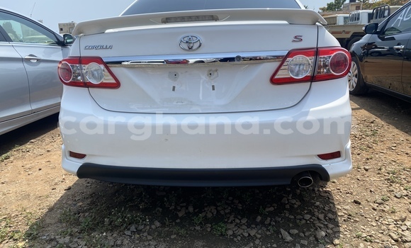 Ra Àlòkù Toyota Corolla funfun Ọkọ̀ in Accra ni Greater Accra Ra Àlòkù Toyota Corolla funfun Ọkọ̀ in Accra ni Greater Accra