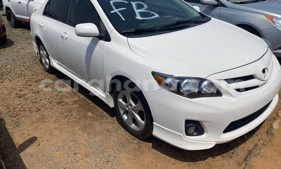 Ra Àlòkù Toyota Corolla funfun Ọkọ̀ in Accra ni Greater Accra Ra Àlòkù Toyota Corolla funfun Ọkọ̀ in Accra ni Greater Accra
