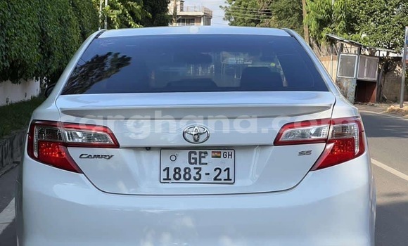 Sayi Na hannu Toyota Camry White Mota in Accra a Greater Accra Sayi Na hannu Toyota Camry White Mota in Accra a Greater Accra