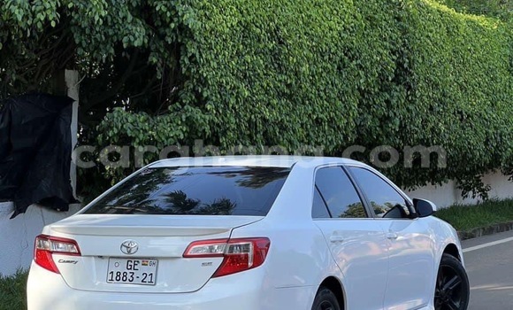 Sayi Na hannu Toyota Camry White Mota in Accra a Greater Accra Sayi Na hannu Toyota Camry White Mota in Accra a Greater Accra