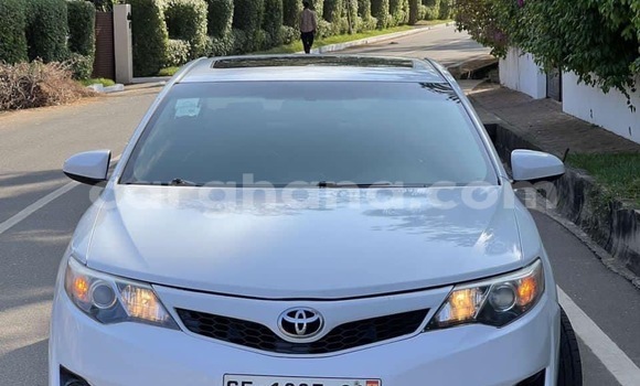 Sayi Na hannu Toyota Camry White Mota in Accra a Greater Accra Sayi Na hannu Toyota Camry White Mota in Accra a Greater Accra
