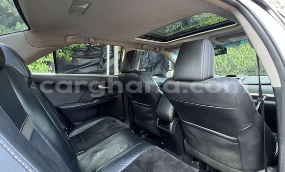 Sayi Na hannu Toyota Camry White Mota in Accra a Greater Accra Sayi Na hannu Toyota Camry White Mota in Accra a Greater Accra