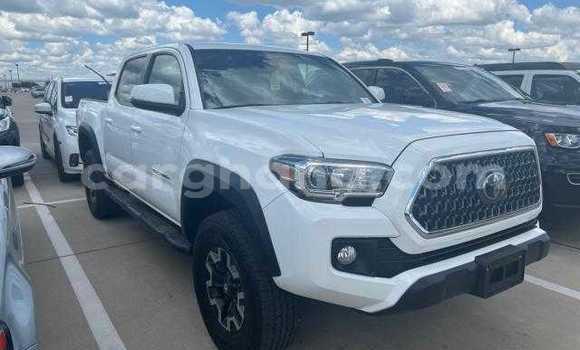 Sayi Na hannu Toyota Tacoma White Mota in Accra a Greater Accra Sayi Na hannu Toyota Tacoma White Mota in Accra a Greater Accra