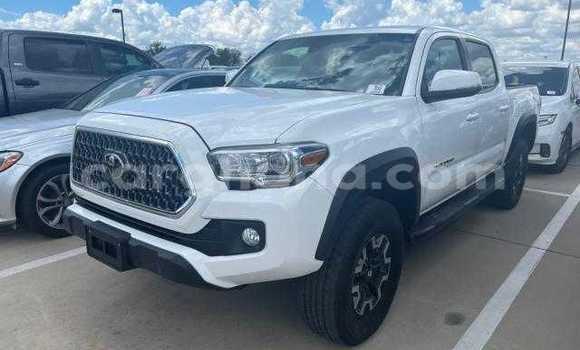 Sayi Na hannu Toyota Tacoma White Mota in Accra a Greater Accra Sayi Na hannu Toyota Tacoma White Mota in Accra a Greater Accra
