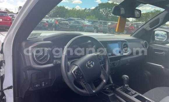 Sayi Na hannu Toyota Tacoma White Mota in Accra a Greater Accra Sayi Na hannu Toyota Tacoma White Mota in Accra a Greater Accra