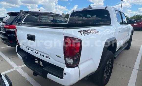 Sayi Na hannu Toyota Tacoma White Mota in Accra a Greater Accra Sayi Na hannu Toyota Tacoma White Mota in Accra a Greater Accra