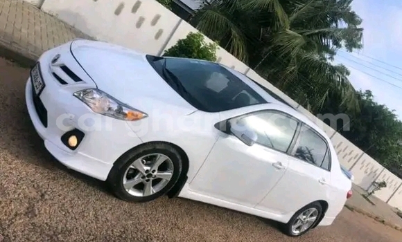 Ra Àlòkù Toyota Corolla funfun Ọkọ̀ in Accra ni Greater Accra Ra Àlòkù Toyota Corolla funfun Ọkọ̀ in Accra ni Greater Accra