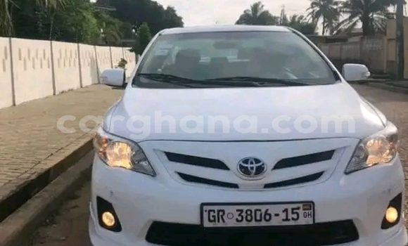 Ra Àlòkù Toyota Corolla funfun Ọkọ̀ in Accra ni Greater Accra Ra Àlòkù Toyota Corolla funfun Ọkọ̀ in Accra ni Greater Accra