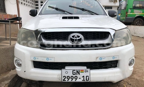 Sayi Na hannu Toyota Hilux White Mota in Accra a Greater Accra Sayi Na hannu Toyota Hilux White Mota in Accra a Greater Accra