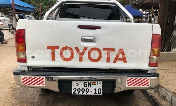 Sayi Na hannu Toyota Hilux White Mota in Accra a Greater Accra Sayi Na hannu Toyota Hilux White Mota in Accra a Greater Accra