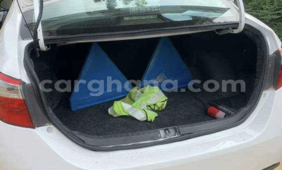 Ra Àlòkù Toyota Corolla funfun Ọkọ̀ in Accra ni Greater Accra Ra Àlòkù Toyota Corolla funfun Ọkọ̀ in Accra ni Greater Accra
