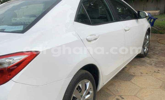 Ra Àlòkù Toyota Corolla funfun Ọkọ̀ in Accra ni Greater Accra Ra Àlòkù Toyota Corolla funfun Ọkọ̀ in Accra ni Greater Accra