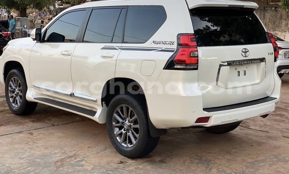 Ra Àlòkù Toyota Land Cruiser Prado funfun Ọkọ̀ in Accra ni Greater Accra Ra Àlòkù Toyota Land Cruiser Prado funfun Ọkọ̀ in Accra ni Greater Accra