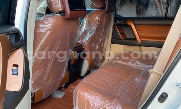 Ra Àlòkù Toyota Land Cruiser Prado funfun Ọkọ̀ in Accra ni Greater Accra Ra Àlòkù Toyota Land Cruiser Prado funfun Ọkọ̀ in Accra ni Greater Accra