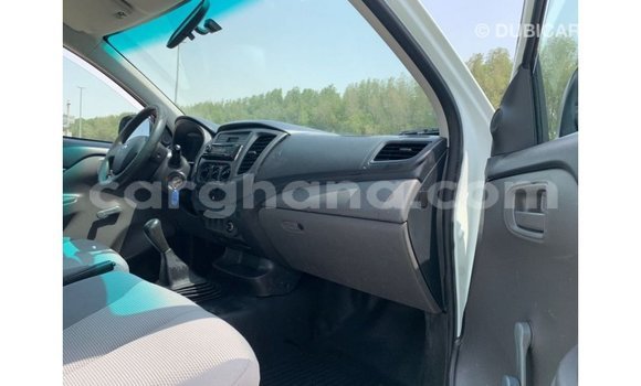 Sayi Imported Mitsubishi L200 White Mota in Import - Dubai a Ashanti Sayi Imported Mitsubishi L200 White Mota in Import - Dubai a Ashanti