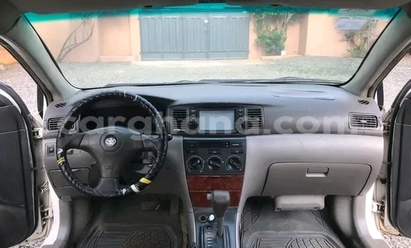 Ra Àlòkù Toyota Corolla funfun Ọkọ̀ in Accra ni Greater Accra Ra Àlòkù Toyota Corolla funfun Ọkọ̀ in Accra ni Greater Accra