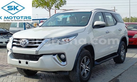 Ra Imported Toyota Fortuner funfun Ọkọ̀ in Import - Dubai ni Ashanti Ra Imported Toyota Fortuner funfun Ọkọ̀ in Import - Dubai ni Ashanti