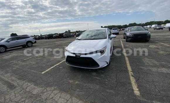 Sayi Na hannu Toyota Corolla White Mota in Accra a Greater Accra