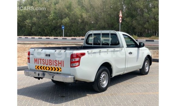 Buy Import Mitsubishi L200 White Car in Import - Dubai in Ashanti Buy Import Mitsubishi L200 White Car in Import - Dubai in Ashanti