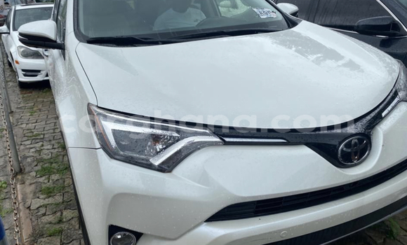 Sayi Na hannu Toyota RAV4 White Mota in Accra a Greater Accra Sayi Na hannu Toyota RAV4 White Mota in Accra a Greater Accra