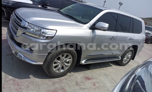 Ra Àlòkù Toyota Land Cruiser Silver Ọkọ̀ in Accra ni Greater Accra