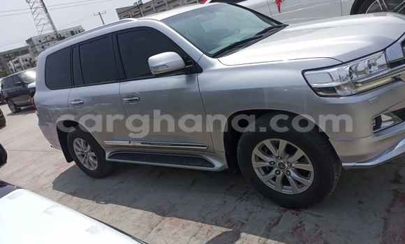 Sayi Na hannu Toyota Land Cruiser Azurfa Mota in Accra a Greater Accra Sayi Na hannu Toyota Land Cruiser Azurfa Mota in Accra a Greater Accra