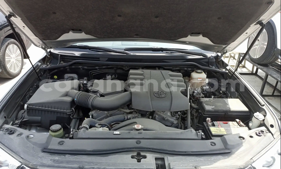 Sayi Na hannu Toyota Land Cruiser Azurfa Mota in Accra a Greater Accra Sayi Na hannu Toyota Land Cruiser Azurfa Mota in Accra a Greater Accra