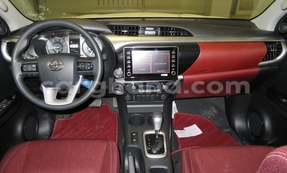 Ra Àlòkù Toyota Hilux funfun Ọkọ̀ in Accra ni Greater Accra Ra Àlòkù Toyota Hilux funfun Ọkọ̀ in Accra ni Greater Accra