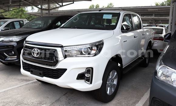 Ra Àlòkù Toyota Hilux funfun Ọkọ̀ in Accra ni Greater Accra