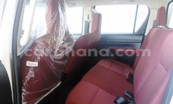 Sayi Na hannu Toyota Hilux White Mota in Accra a Greater Accra Sayi Na hannu Toyota Hilux White Mota in Accra a Greater Accra