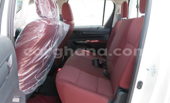Sayi Na hannu Toyota Hilux White Mota in Accra a Greater Accra Sayi Na hannu Toyota Hilux White Mota in Accra a Greater Accra