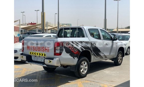 Sayi Imported Mitsubishi L200 White Mota in Import - Dubai a Ashanti Sayi Imported Mitsubishi L200 White Mota in Import - Dubai a Ashanti