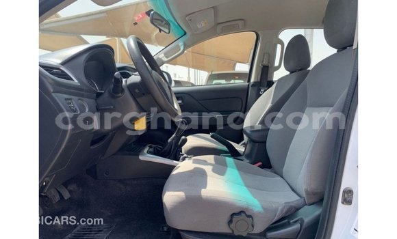 Sayi Imported Mitsubishi L200 White Mota in Import - Dubai a Ashanti Sayi Imported Mitsubishi L200 White Mota in Import - Dubai a Ashanti