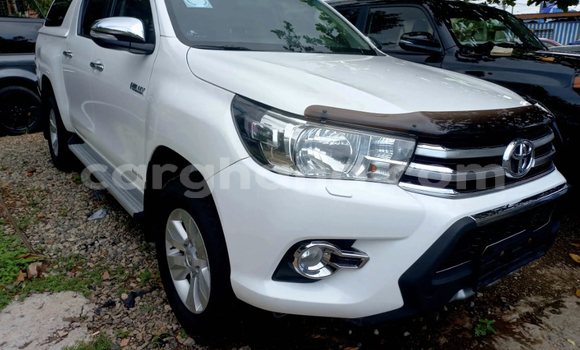 Sayi Na hannu Toyota Hilux White Mota in Accra a Greater Accra Sayi Na hannu Toyota Hilux White Mota in Accra a Greater Accra
