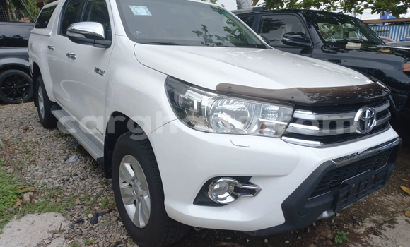 Sayi Na hannu Toyota Hilux White Mota in Accra a Greater Accra Sayi Na hannu Toyota Hilux White Mota in Accra a Greater Accra