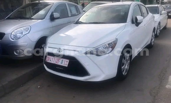 Ra Àlòkù Toyota Yaris funfun Ọkọ̀ in Accra ni Greater Accra Ra Àlòkù Toyota Yaris funfun Ọkọ̀ in Accra ni Greater Accra