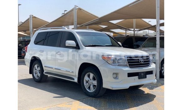 Sayi Imported Toyota Land Cruiser White Mota in Import - Dubai a Ashanti Sayi Imported Toyota Land Cruiser White Mota in Import - Dubai a Ashanti