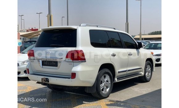 Sayi Imported Toyota Land Cruiser White Mota in Import - Dubai a Ashanti Sayi Imported Toyota Land Cruiser White Mota in Import - Dubai a Ashanti