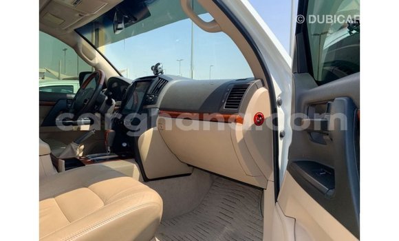 Sayi Imported Toyota Land Cruiser White Mota in Import - Dubai a Ashanti Sayi Imported Toyota Land Cruiser White Mota in Import - Dubai a Ashanti