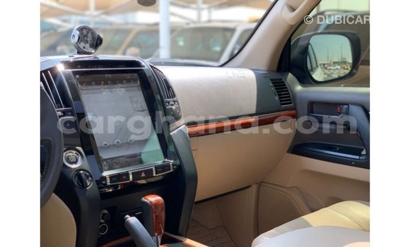 Sayi Imported Toyota Land Cruiser White Mota in Import - Dubai a Ashanti Sayi Imported Toyota Land Cruiser White Mota in Import - Dubai a Ashanti