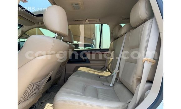 Sayi Imported Toyota Land Cruiser White Mota in Import - Dubai a Ashanti Sayi Imported Toyota Land Cruiser White Mota in Import - Dubai a Ashanti