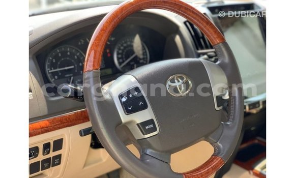 Sayi Imported Toyota Land Cruiser White Mota in Import - Dubai a Ashanti Sayi Imported Toyota Land Cruiser White Mota in Import - Dubai a Ashanti