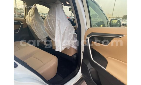 Buy Import Toyota 4Runner White Car in Import - Dubai in Ashanti Buy Import Toyota 4Runner White Car in Import - Dubai in Ashanti
