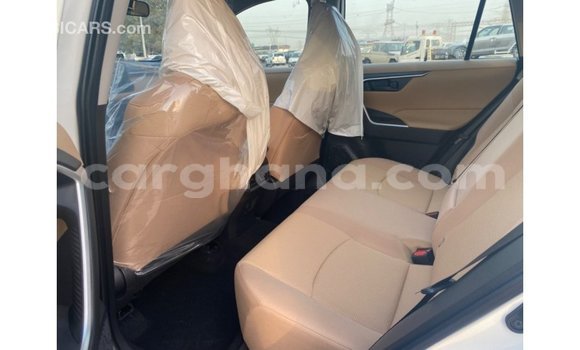 Buy Import Toyota 4Runner White Car in Import - Dubai in Ashanti Buy Import Toyota 4Runner White Car in Import - Dubai in Ashanti