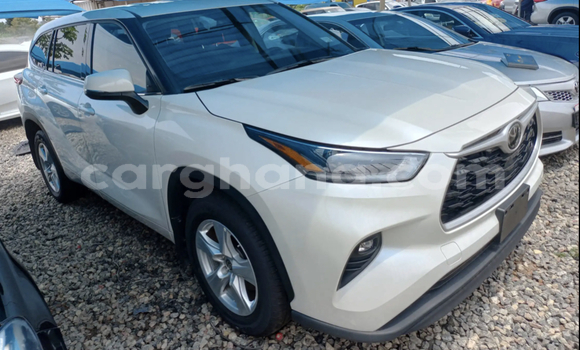 Buy Used Toyota Highlander White Car in Accra in Greater Accra Buy Used Toyota Highlander White Car in Accra in Greater Accra