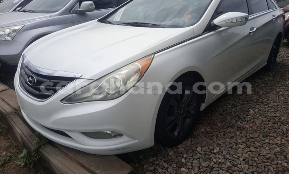 Ra Àlòkù Hyundai Sonata funfun Ọkọ̀ in Accra ni Greater Accra