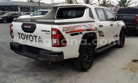 Sayi Na hannu Toyota Hilux White Mota in Accra a Greater Accra Sayi Na hannu Toyota Hilux White Mota in Accra a Greater Accra